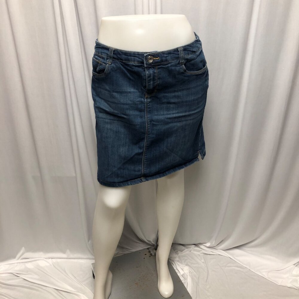 Christopher and Banks Jean Skirt Womens Size 6 Blue Denim Pockets Above Knee